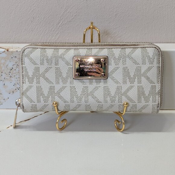 Michael Kors jet set travel continental wallet in vanilla. - Picture 1 of 7